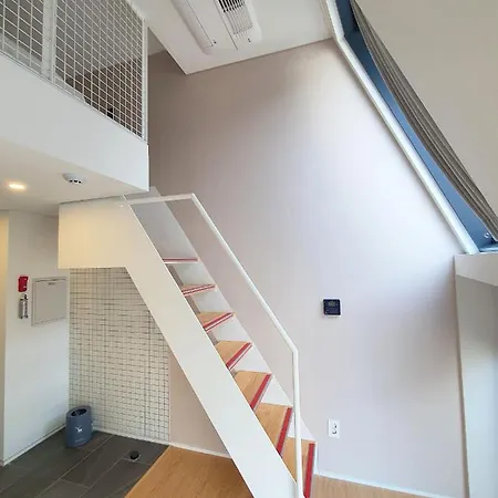 Yolo Guesthouse Seoul Exterior photo