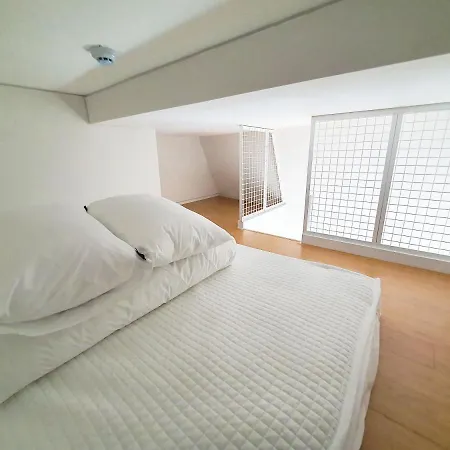 Yolo Guesthouse Seoul Exterior photo